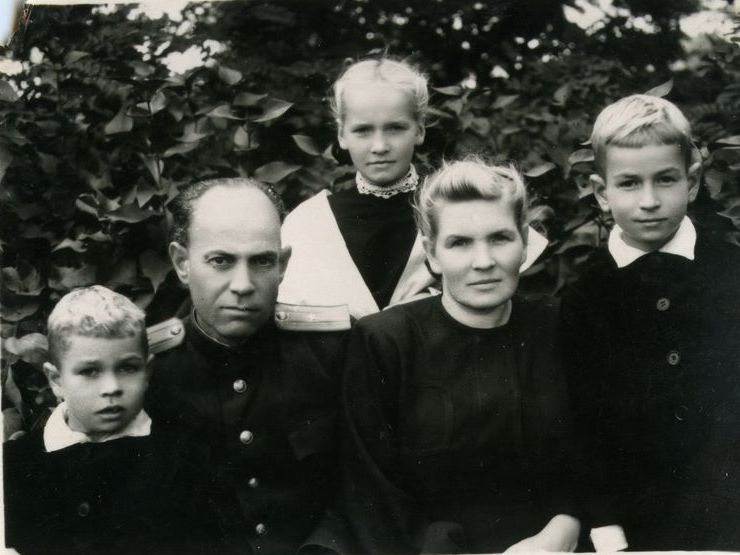 Семья Месник 1951 год.